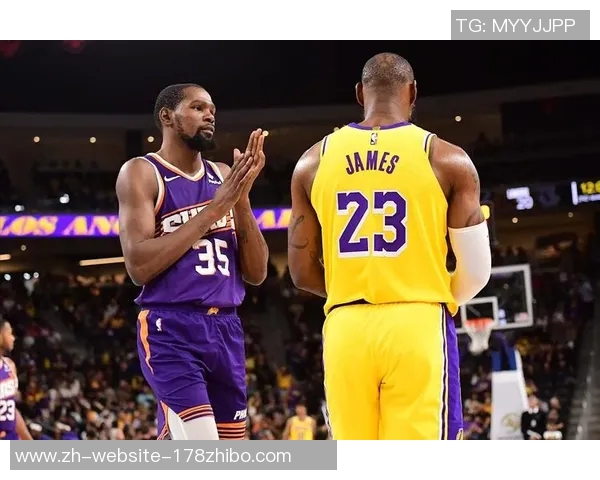 湖人对决小牛激战正酣明星球员齐聚赛场争夺胜利荣耀 湖人对决小牛激战正酣明星球员齐聚赛场争夺胜利荣耀