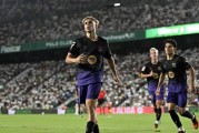 5-0血洗！2-2绝平！巴萨新援集体炸场，马竞核心被全场狂嘘，西甲一夜冰火两重天
